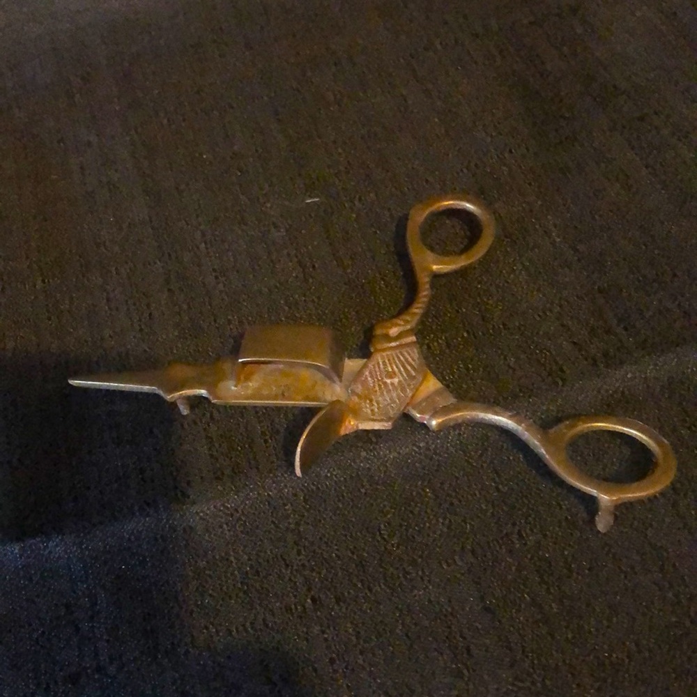 antique brass candle snuff and wick trimmer India 6”,  very good condition